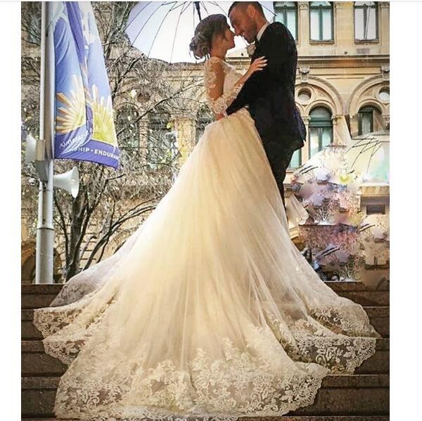 2020 elegant sheer long sleeves v-neck tulle appliques wedding dresses with detachable overskirts floor length bridal gowns, White
2020 elegant sheer long sleeves v-neck tulle appliques wedding dresses with detachable overskirts floor length bridal gowns, White