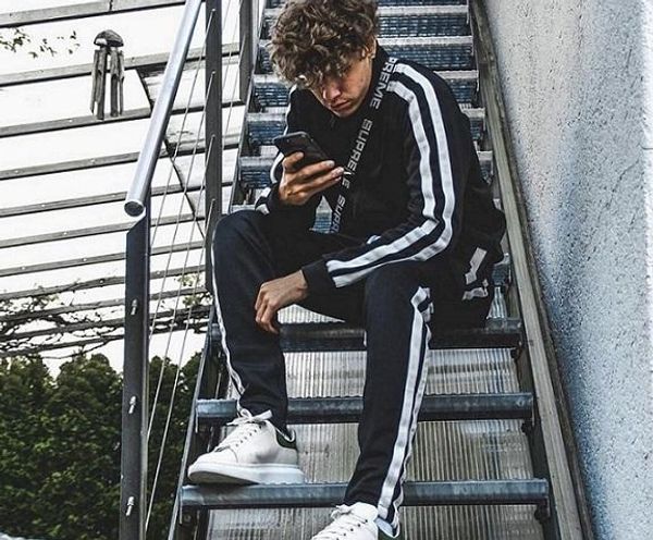 men designer tracksuits clothing sutis 2020 fashion striped printed sport hoodies + pants casula loose hit color fitness sports clothes sets, Gray
men designer tracksuits clothing sutis 2020 fashion striped printed sport hoodies + pants casula loose hit color fitness sports clothes sets, Gray