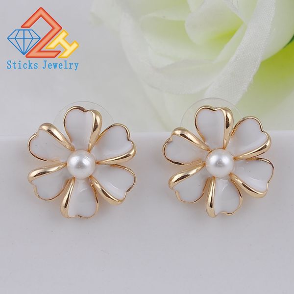 new fashion big white flower earrings for women 2017 light gold jewelry bijoux elegant gift, Golden;silver 
new fashion big white flower earrings for women 2017 light gold jewelry bijoux elegant gift, Golden;silver