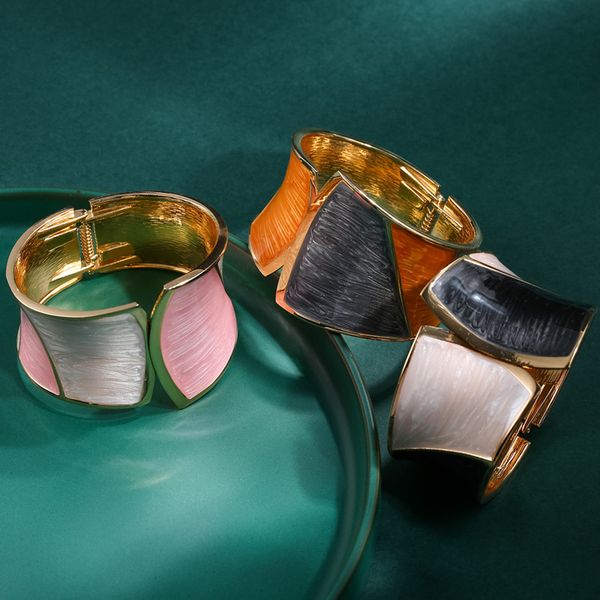 2020 New Fashion Geometric Irregular Statement Opening Enamel Bracelets For Women Elegant Female Bridal Party Gift
2020 New Fashion Geometric Irregular Statement Opening Enamel Bracelets For Women Elegant Female Bridal Party Gift