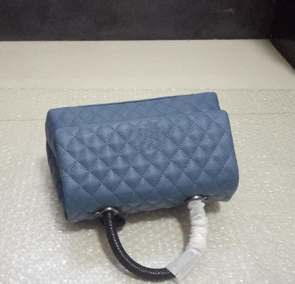 classic style fashionable lady chain bag handle cover bag handbag simple leisure diamond feel comfortable size 25*16 cm2020 
classic style fashionable lady chain bag handle cover bag handbag simple leisure diamond feel comfortable size 25*16 cm2020