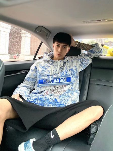 905 2020 autumn brand same style coat pullover letter long sleeve flora print m xl xxl dilunman, Black;brown
905 2020 autumn brand same style coat pullover letter long sleeve flora print m xl xxl dilunman, Black;brown