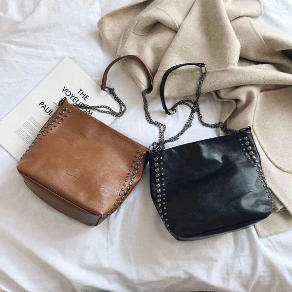 women messenger bag rivets vintage shoulder bag for women autumn simple crossbody bag casual large capacity shoulder package
women messenger bag rivets vintage shoulder bag for women autumn simple crossbody bag casual large capacity shoulder package