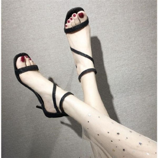 2020 simple sandals women's summer new stiletto heels with open toe buckle wild black cat heel shoes tide
2020 simple sandals women's summer new stiletto heels with open toe buckle wild black cat heel shoes tide