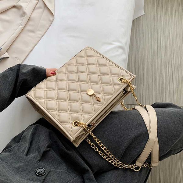 2020 new shoulder bag female travel bag pu leather diamond lattice female luxury handbag designer
2020 new shoulder bag female travel bag pu leather diamond lattice female luxury handbag designer