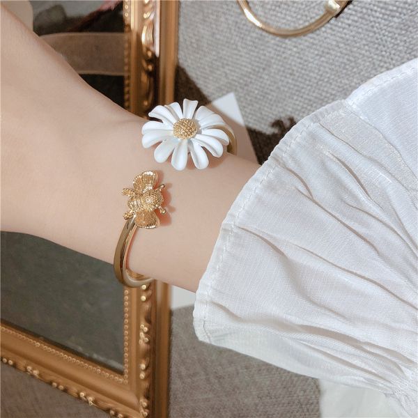japan and south korea new titanium steel small daisy flower women party charm fashion high-end bracelet, Black
japan and south korea new titanium steel small daisy flower women party charm fashion high-end bracelet, Black