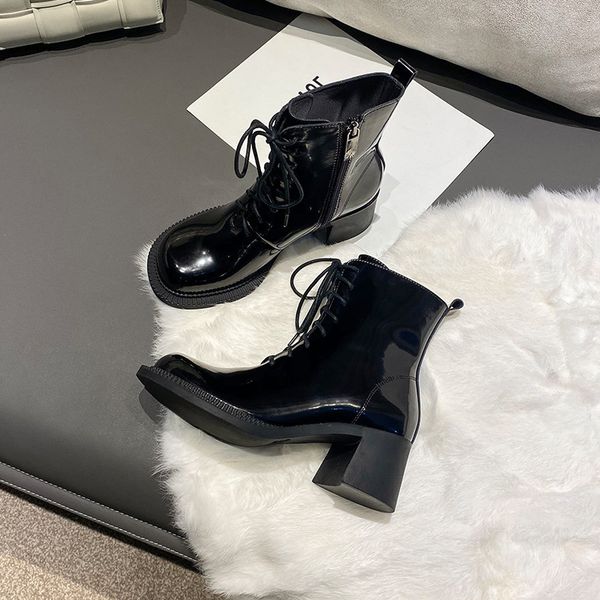 the new 2020 autumn leather thick with martin boots since female british wind big head short boots with joker thin, Black
the new 2020 autumn leather thick with martin boots since female british wind big head short boots with joker thin, Black