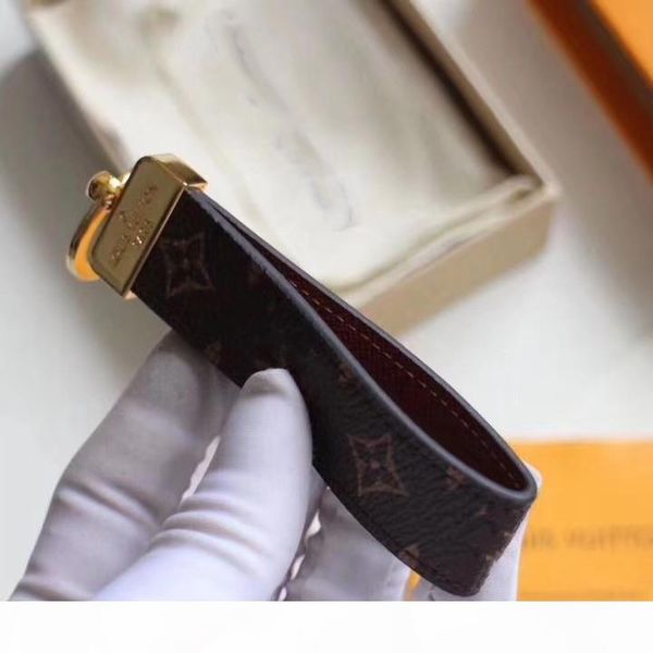 2020 fashion brand key chain gift men and women souvenir car bags accessories with boxes, Silver
2020 fashion brand key chain gift men and women souvenir car bags accessories with boxes, Silver