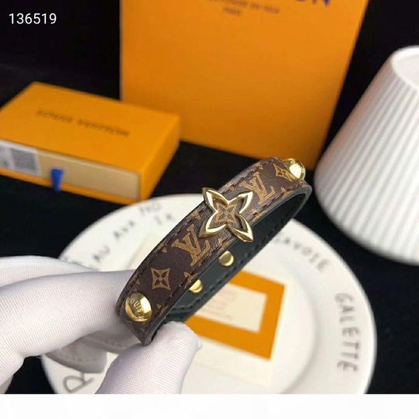fashion women genuine leather bracelets with gold v shape designer for women flower print pulsera luxury bracelet jewelry with box, Golden;silver
fashion women genuine leather bracelets with gold v shape designer for women flower print pulsera luxury bracelet jewelry with box, Golden;silver
