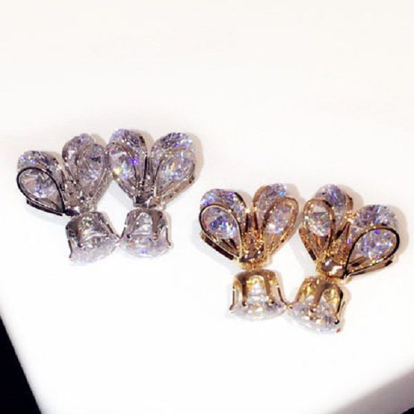 new ins fashion luxury designer super sparkling beautiful diamond zircon simple optional stud earring for woman girls, Golden;silver
new ins fashion luxury designer super sparkling beautiful diamond zircon simple optional stud earring for woman girls, Golden;silver
