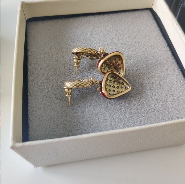 strawberry stud earrings with a retro nostalgia in the sweetness classic distressed brass material with s925 sterling silver pin earrings, Golden
strawberry stud earrings with a retro nostalgia in the sweetness classic distressed brass material with s925 sterling silver pin earrings, Golden
