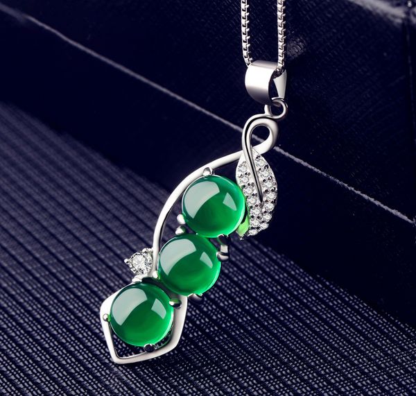 imitation green chalcedony four seasons bean pendant plated 925 silver female manaus necklace
imitation green chalcedony four seasons bean pendant plated 925 silver female manaus necklace