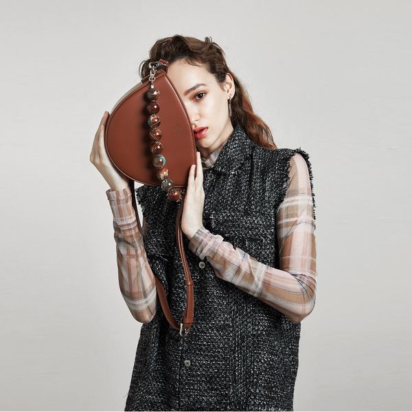 saddle bag female crossbody retro style 2020 new beads niche texture leather shoulder bag
saddle bag female crossbody retro style 2020 new beads niche texture leather shoulder bag