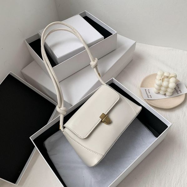 underarm bag female 2020 new spring and summer retro french niche commuter senior sense shoulder bag french
underarm bag female 2020 new spring and summer retro french niche commuter senior sense shoulder bag french