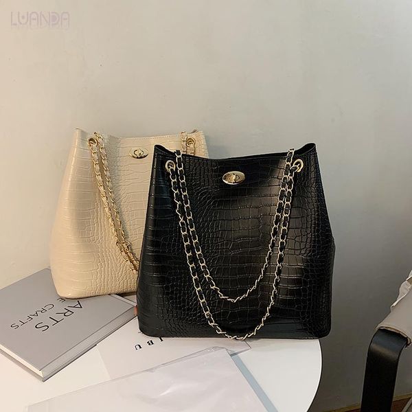 bag girl women handle tote fashion famale trend composite personality lady handbags classic vintage for women
bag girl women handle tote fashion famale trend composite personality lady handbags classic vintage for women