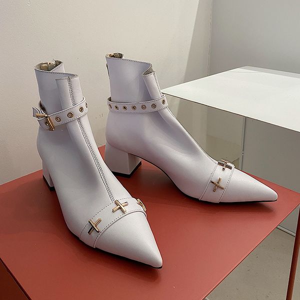 2020 unique design genuine leather ankle boots women boots pointed fashion new winter women shoes size 34-40, Black
2020 unique design genuine leather ankle boots women boots pointed fashion new winter women shoes size 34-40, Black