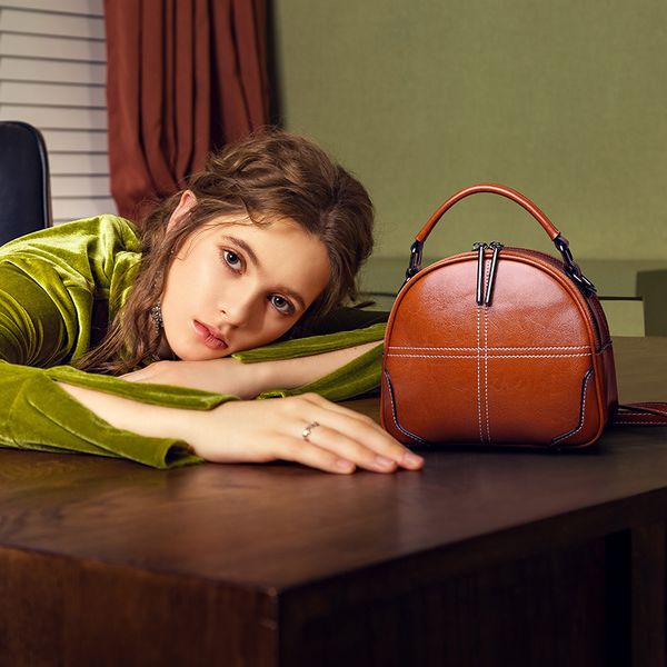elegant women handbags genuine leather romantic france handle qulity crossbody bag shoulder bag lady retro style hand bags
elegant women handbags genuine leather romantic france handle qulity crossbody bag shoulder bag lady retro style hand bags