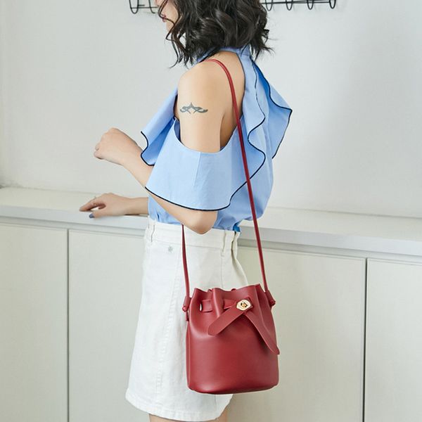 new high-capacity bucket bag wild bag crossbody shoulder women leather handbags pu women ladies hand bags
new high-capacity bucket bag wild bag crossbody shoulder women leather handbags pu women ladies hand bags