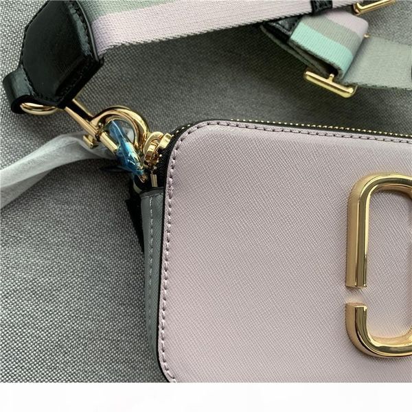2020 new camera head layer cowhide single bag crossbite bag star same model
2020 new camera head layer cowhide single bag crossbite bag star same model
