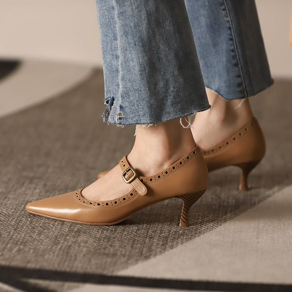 2020 women genuine leather mary janes shoes pointed toe thin high heels carving sweet offical buckle straps single pumps shoes, Black
2020 women genuine leather mary janes shoes pointed toe thin high heels carving sweet offical buckle straps single pumps shoes, Black