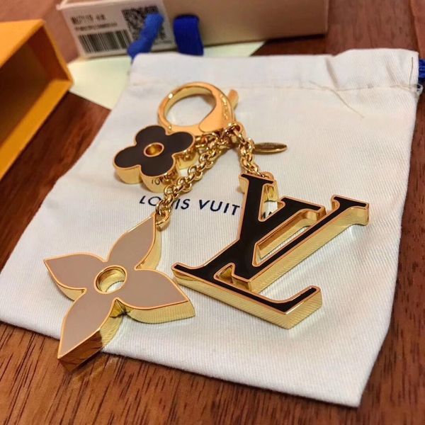 supply box luxury design keychain letter keychain stainless steel car keychain pendant fashion jewelry, Silver
supply box luxury design keychain letter keychain stainless steel car keychain pendant fashion jewelry, Silver