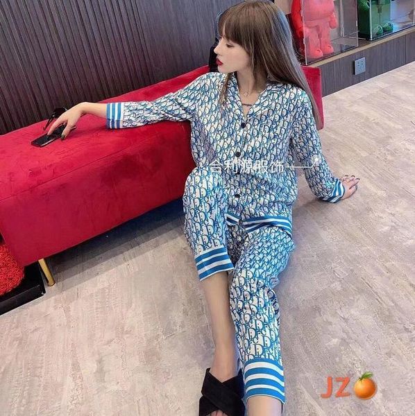 2020 autumn winter new fashion downy pajamas comfortable loose-fitting warm pajamas women s clothing 2 piece set long sleeve ing, White
2020 autumn winter new fashion downy pajamas comfortable loose-fitting warm pajamas women s clothing 2 piece set long sleeve ing, White