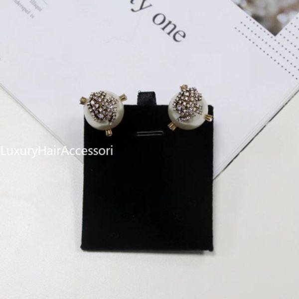 jewelry women earrings retro brass alphabet design earrings elagant women stud earrings fashion style with box xx087, Silver
jewelry women earrings retro brass alphabet design earrings elagant women stud earrings fashion style with box xx087, Silver