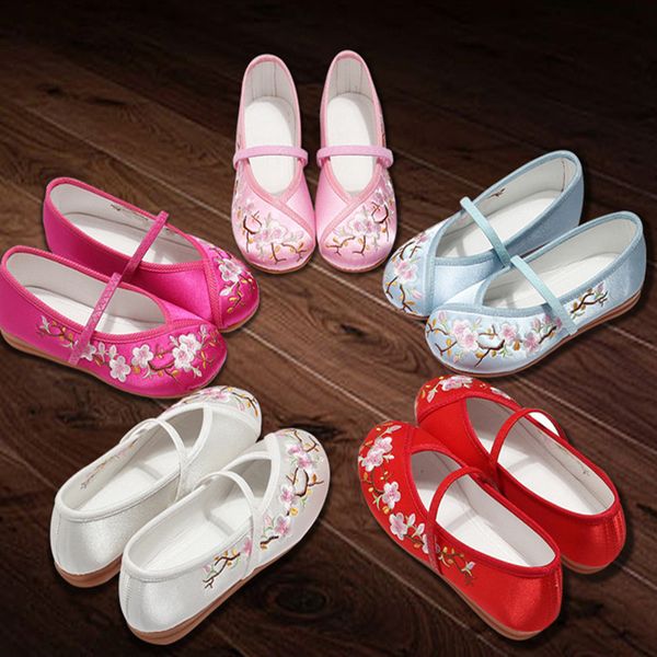 chinese style kids shoes girls dancing shoes embroidered casual comfortable children flats princess shoes spring summer
chinese style kids shoes girls dancing shoes embroidered casual comfortable children flats princess shoes spring summer