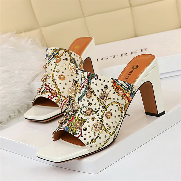 2020 designer women mules white red crystal bling slides retro block 8.5cm high heels open toe slippers summer rhinestone shoes, Black
2020 designer women mules white red crystal bling slides retro block 8.5cm high heels open toe slippers summer rhinestone shoes, Black