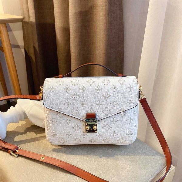 version handbags messenger bags letter print women bag tote bags size 25*19 cm with folding box
version handbags messenger bags letter print women bag tote bags size 25*19 cm with folding box