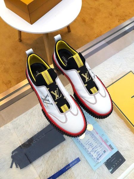 2021r limited edition men 's leather color matching sneakers ,casual and comfortable shoes ,white ,black original box packaging :38 -4
2021r limited edition men 's leather color matching sneakers ,casual and comfortable shoes ,white ,black original box packaging :38 -4
