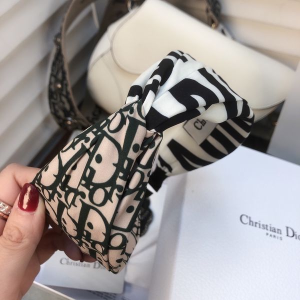 2020 woman hair accessories cute new color english letters cross wide-edge non-slip durable hoop bow hairpin jewelry wash face bb224, Silver
2020 woman hair accessories cute new color english letters cross wide-edge non-slip durable hoop bow hairpin jewelry wash face bb224, Silver