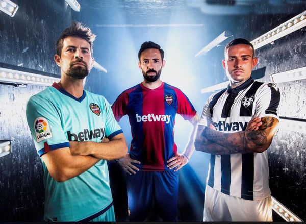 20 21 levante ud soccer jersey 2020 2021 rochina camisetas de futbol levante a.j.morales roger ms. bardhi j campana football shirts uniforme, Black
20 21 levante ud soccer jersey 2020 2021 rochina camisetas de futbol levante a.j.morales roger ms. bardhi j campana football shirts uniforme, Black