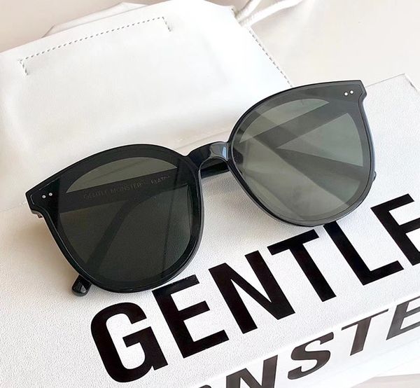 sunglasses 2021 solo korea brand gentle women men round eyeglasses with original case, White;black
sunglasses 2021 solo korea brand gentle women men round eyeglasses with original case, White;black