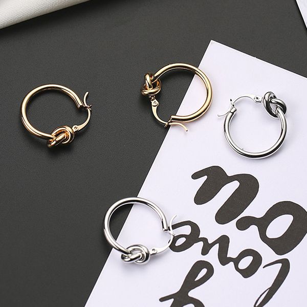 New Fashion Trendy Simple Design Women Earrings Hoop Huggie Yellow Gold Plated Personality Style Earings for Girls Women Nice Gift
New Fashion Trendy Simple Design Women Earrings Hoop Huggie Yellow Gold Plated Personality Style Earings for Girls Women Nice Gift
