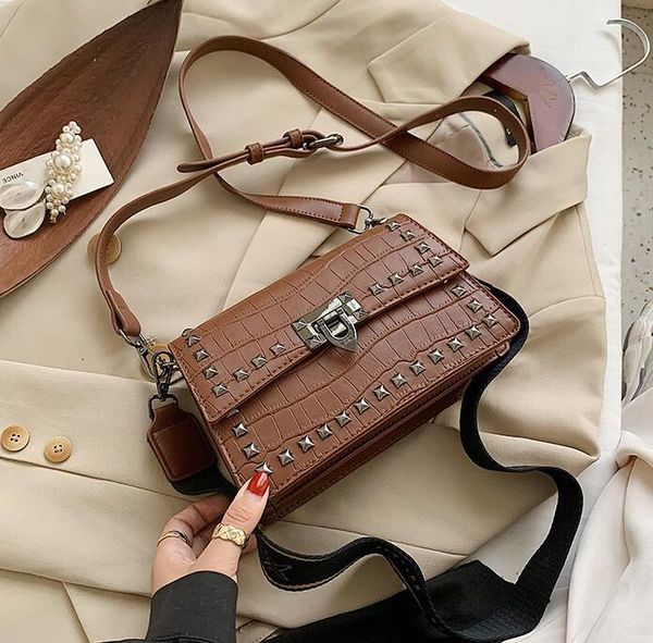 factory wholesale women handbag embossed crocodile leather handbag new stone women shoulder bag personalized rivet fashion messenger bag, Black;red
factory wholesale women handbag embossed crocodile leather handbag new stone women shoulder bag personalized rivet fashion messenger bag, Black;red