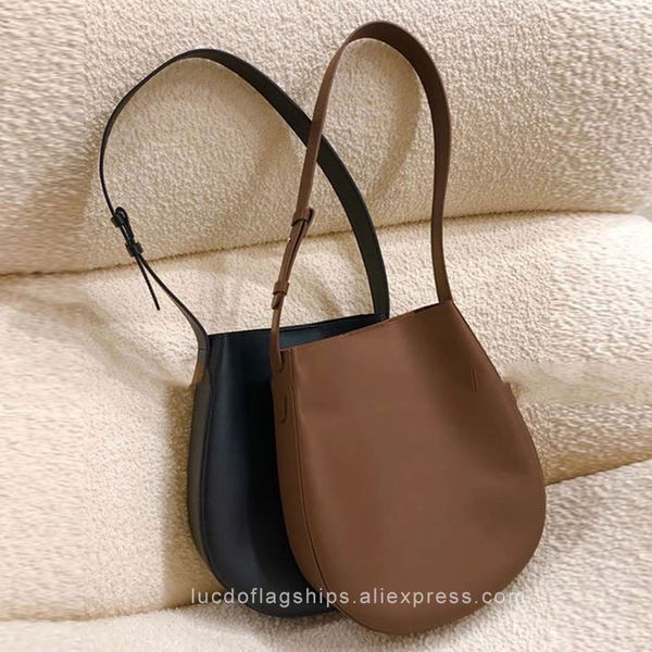 luxury women handbag large bucket bags fashion shoulder cross body bags ladies messenger saddle bag bolso femenino purse
luxury women handbag large bucket bags fashion shoulder cross body bags ladies messenger saddle bag bolso femenino purse