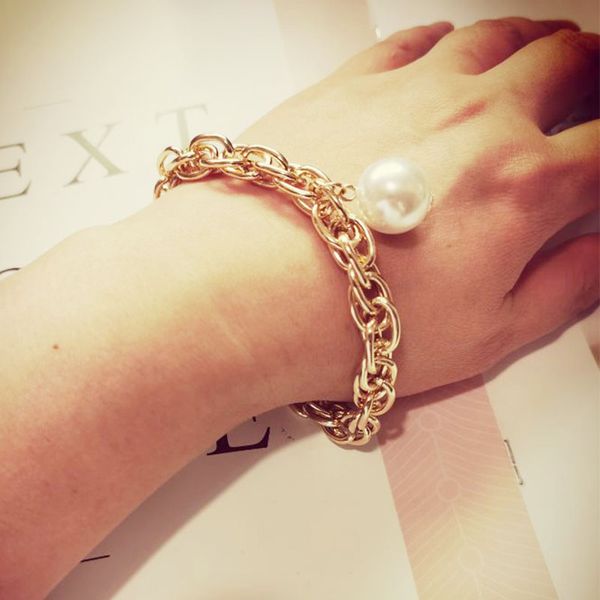vintage imitation pearl pendant bracelets bangles women wedding punk chunky lock chain bracelet couple jewelry gifts, Golden;silver
vintage imitation pearl pendant bracelets bangles women wedding punk chunky lock chain bracelet couple jewelry gifts, Golden;silver