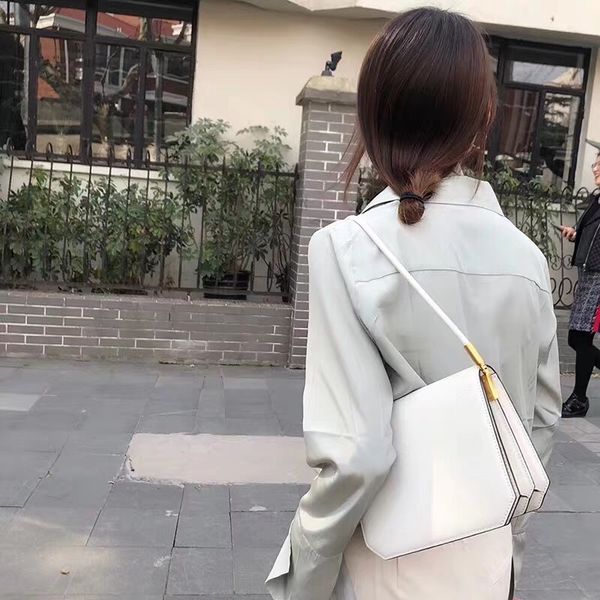 underarm package 2020 autumn star with the same paragraph shoulder leather organ shoulder luxury handbags women bags designer
underarm package 2020 autumn star with the same paragraph shoulder leather organ shoulder luxury handbags women bags designer