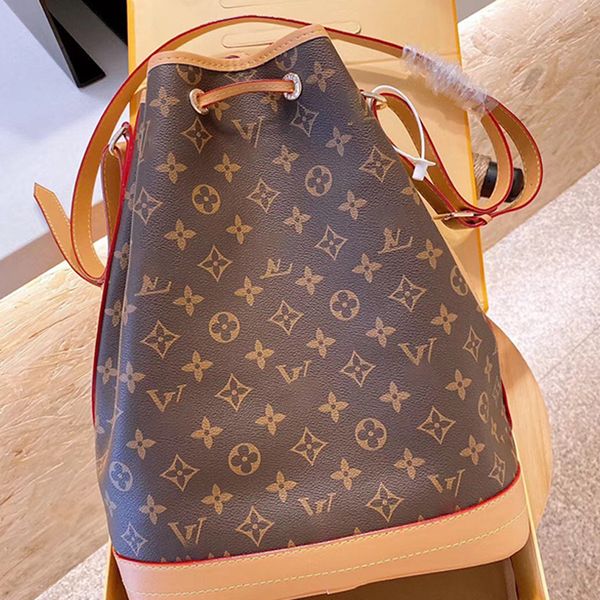 designer handbags concise classic handbags designer messenger bags fine and temperament chic and fashion handbags size 32cmx25cm
designer handbags concise classic handbags designer messenger bags fine and temperament chic and fashion handbags size 32cmx25cm
