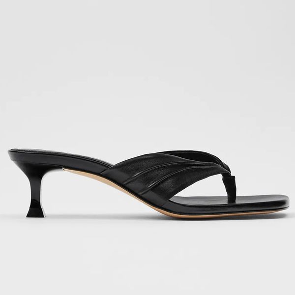 2020 new summer women's slippers black pleated decorative high-heeled sheepskin sandals flip-flop women slippers outdoor
2020 new summer women's slippers black pleated decorative high-heeled sheepskin sandals flip-flop women slippers outdoor