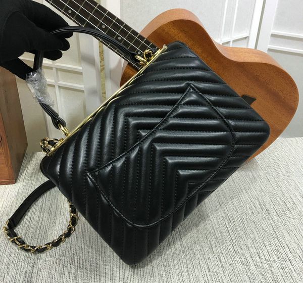 new black lambskin v quilted chevron flap handbag with handle 57213 women's genuine leather shoulder bag 2020 lady fashion chain bags
new black lambskin v quilted chevron flap handbag with handle 57213 women's genuine leather shoulder bag 2020 lady fashion chain bags