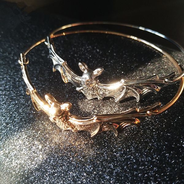 European and American creative personality punk bracelet dark Halloween bat vampire bat bracelet men and women accessories
European and American creative personality punk bracelet dark Halloween bat vampire bat bracelet men and women accessories
