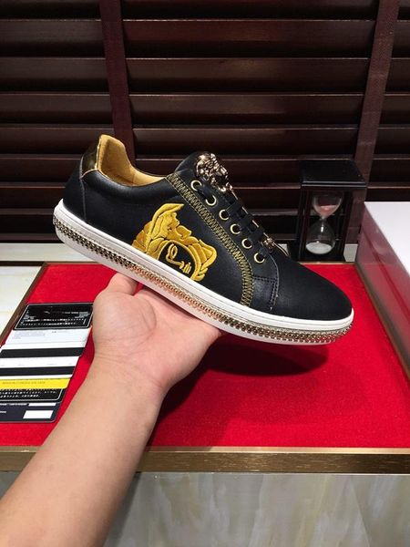 2021h new men 's casual sports shoes high -end custom brand fashion flat shoes ,a full set of original shoe box delivery ,size 38 -45, Black
2021h new men 's casual sports shoes high -end custom brand fashion flat shoes ,a full set of original shoe box delivery ,size 38 -45, Black