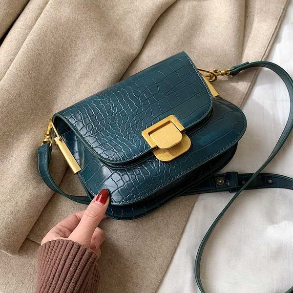 vintage crocodile pattern saddle bag 2020 new pu leather women's designer handbag lock shoulder messenger bag sac
vintage crocodile pattern saddle bag 2020 new pu leather women's designer handbag lock shoulder messenger bag sac