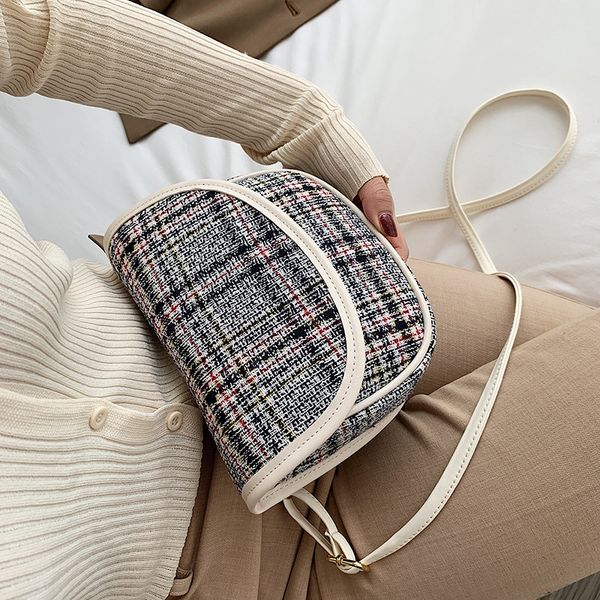 2020 new business commuter plaid shoulder wool shoulder bag all-match woolen contrast color british crossbody women's bag ygmvr
2020 new business commuter plaid shoulder wool shoulder bag all-match woolen contrast color british crossbody women's bag ygmvr