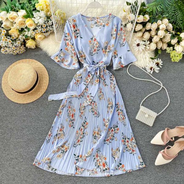 beach woman dress summer sweet printing chiffon short flare sleeve pleated dress lady v neck elegant dresses 2020, Black;gray
beach woman dress summer sweet printing chiffon short flare sleeve pleated dress lady v neck elegant dresses 2020, Black;gray