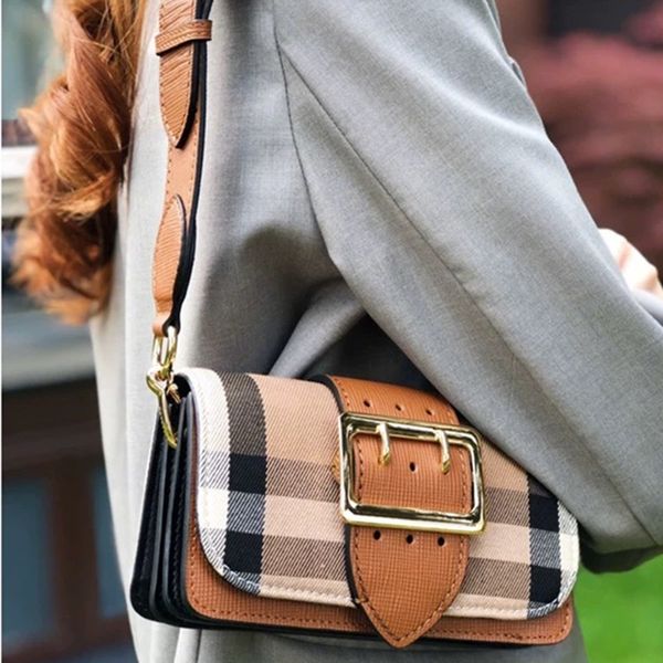 2020 women cowhide designer british style plaid pattern square buckle casual flap bag singer shoulder messenger bag
2020 women cowhide designer british style plaid pattern square buckle casual flap bag singer shoulder messenger bag