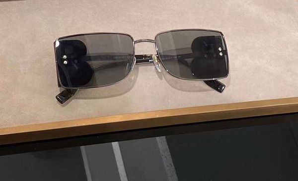 small rectangle sunglasses gold black frame somke lens glasses gafa de sol shades new with box, White;black
small rectangle sunglasses gold black frame somke lens glasses gafa de sol shades new with box, White;black