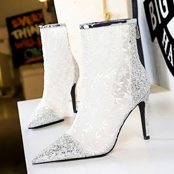 2020 designer women bling sequin pointed toe boots 9.5cm pencil high heels short boots floral lace ankle lady party shoes, Black
2020 designer women bling sequin pointed toe boots 9.5cm pencil high heels short boots floral lace ankle lady party shoes, Black
